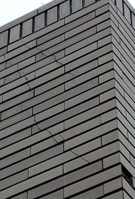 外壁タイル　割れ　剥がれ　